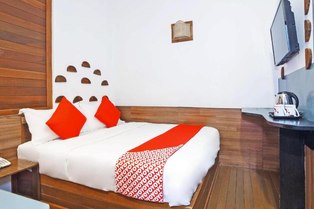 Postel nebo postele na pokoji v ubytování OYO 210 Hotel Five 2