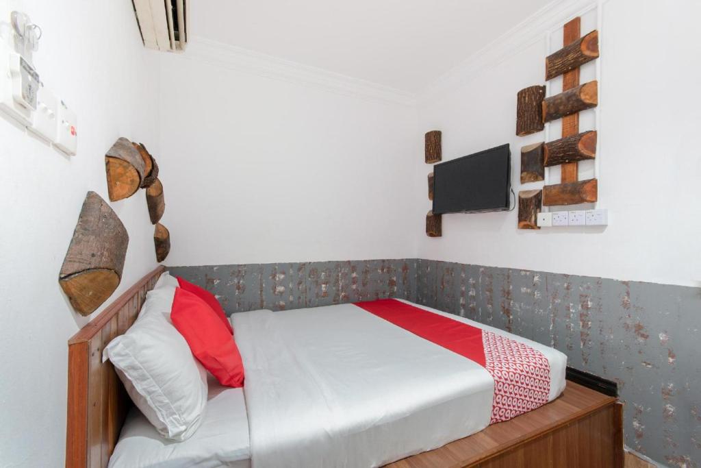 Postel nebo postele na pokoji v ubytování OYO 210 Hotel Five 2