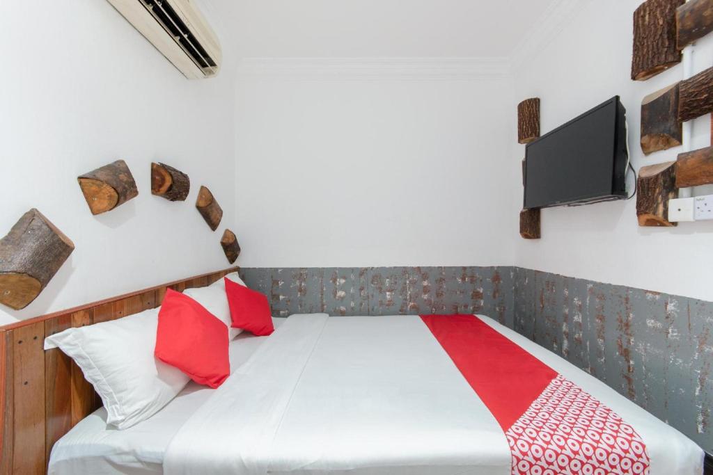 Postel nebo postele na pokoji v ubytování OYO 210 Hotel Five 2