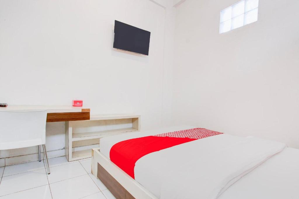 TV a/nebo společenská místnost v ubytování Hotel O Wisma Arya 2