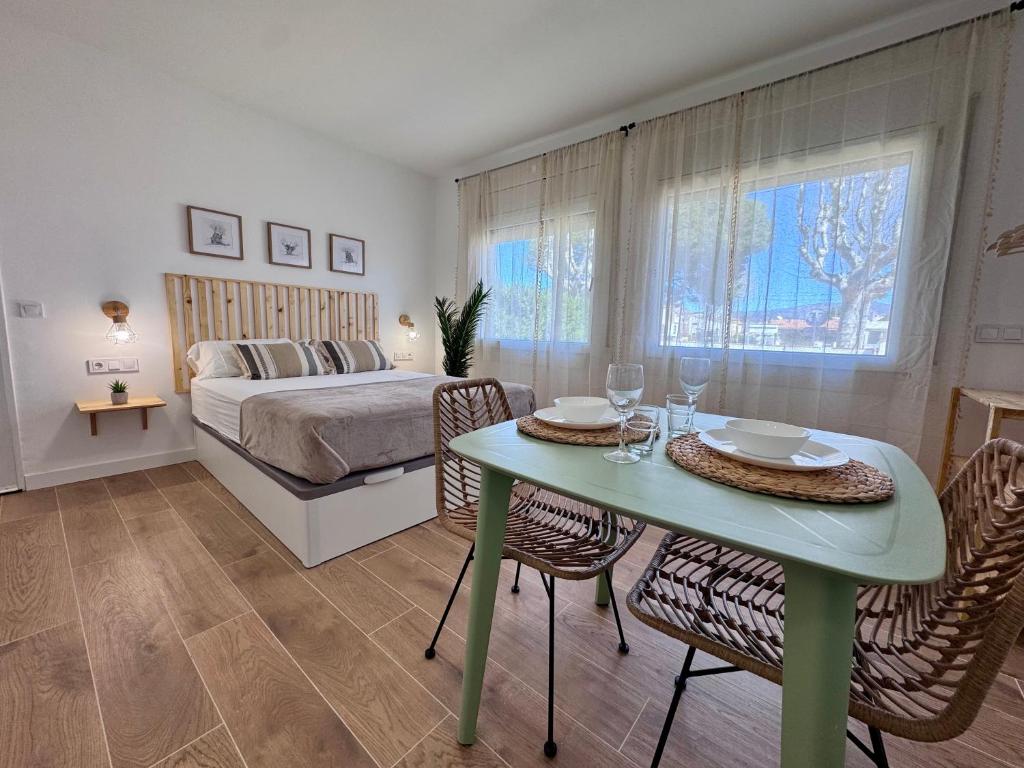 Estudio en planta baja, con piscina comunitaria