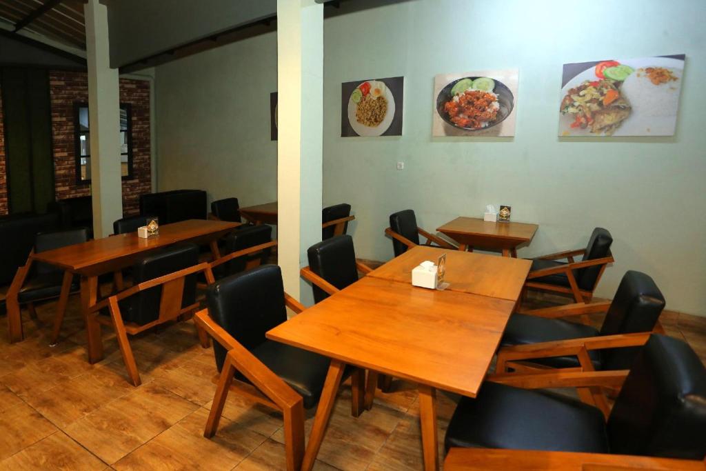 Posezení v ubytování Super OYO Townhouse OAK Hotel Fiducia Pondok Gede