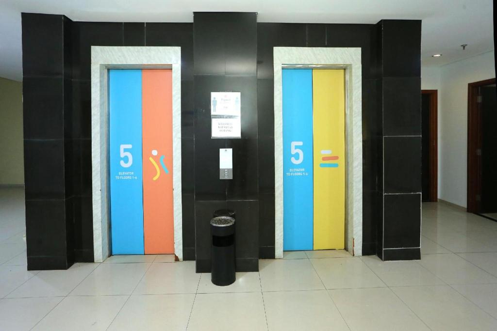 Fotografie z fotogalerie ubytování Super OYO Townhouse OAK Hotel Fiducia Pondok Gede v destinaci Jakarta