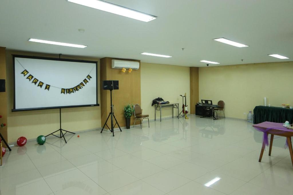 Fotografie z fotogalerie ubytování Super OYO Townhouse OAK Hotel Fiducia Pondok Gede v destinaci Jakarta