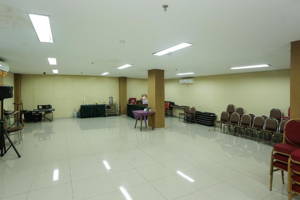 Posezení v ubytování Super OYO Townhouse OAK Hotel Fiducia Pondok Gede