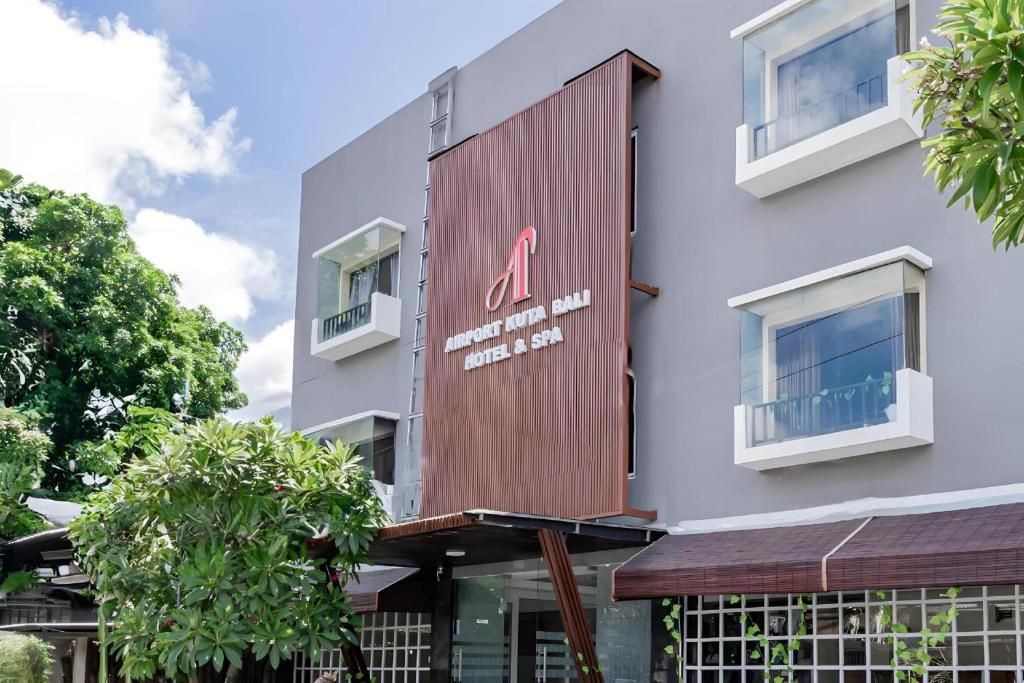 a hotel with a sign on the side of a building at Collection O Kuta Near Airport Ngurah Rai in Kuta