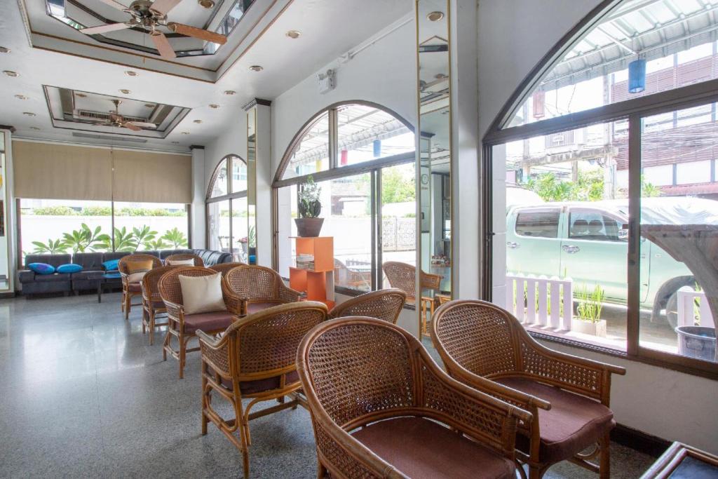 Super OYO 1096 Winner Inn Hotel - Resim 9