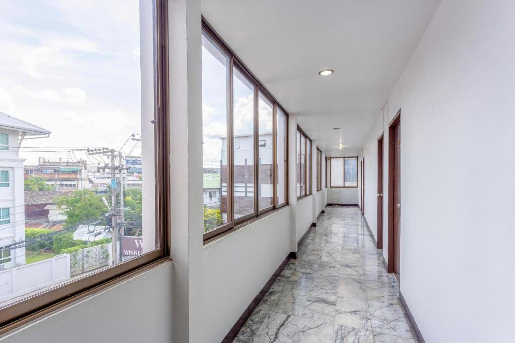 Super OYO 1096 Winner Inn Hotel - Resim 10