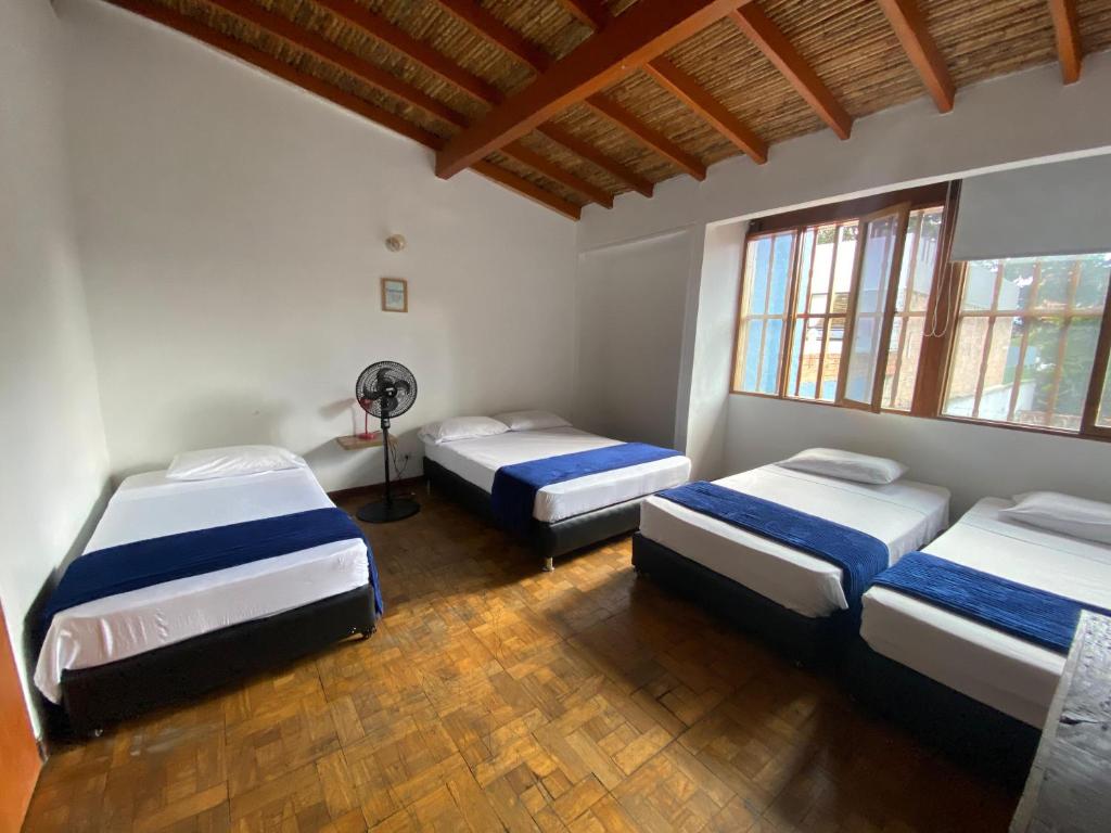 Postel nebo postele na pokoji v ubytování Yolo Hostel Medellin