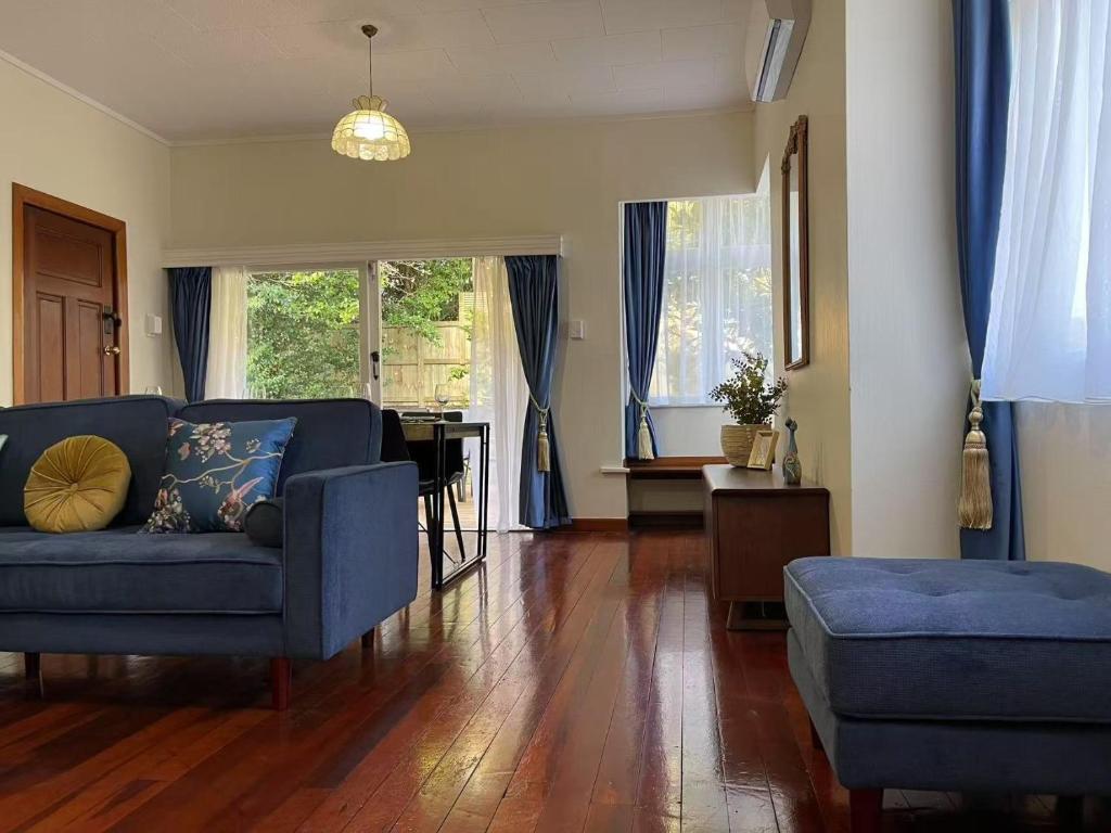Classic 4 bedrooms house opposite Waikato Hospital