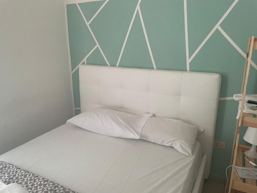 Łóżko lub łóżka w pokoju w obiekcie Dama HostelBB