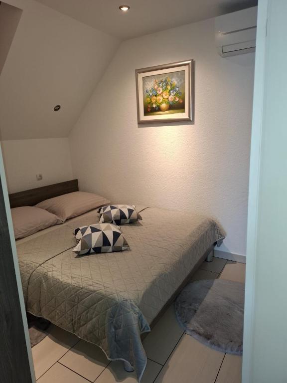 Postel nebo postele na pokoji v ubytování Villa Knezevic-completely renovated 2025