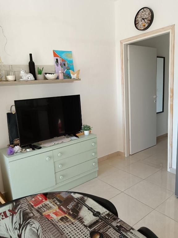 Televízia a/alebo spoločenská miestnosť v ubytovaní Apartments Markas
