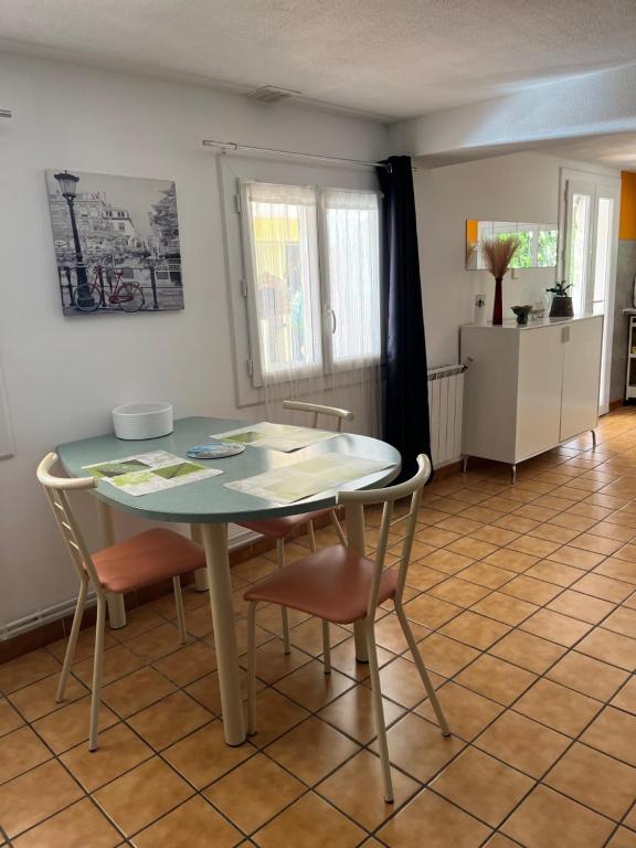 Φωτογραφία από το άλμπουμ του Le rez-de-jardin de SoPat σε Fuveau