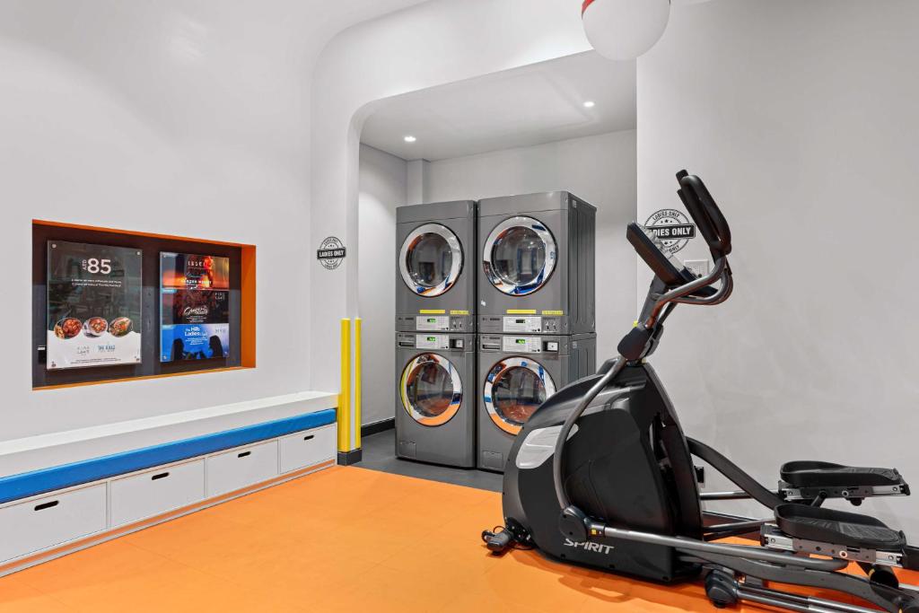 Radisson Dubai Damac Hills - Resim 21