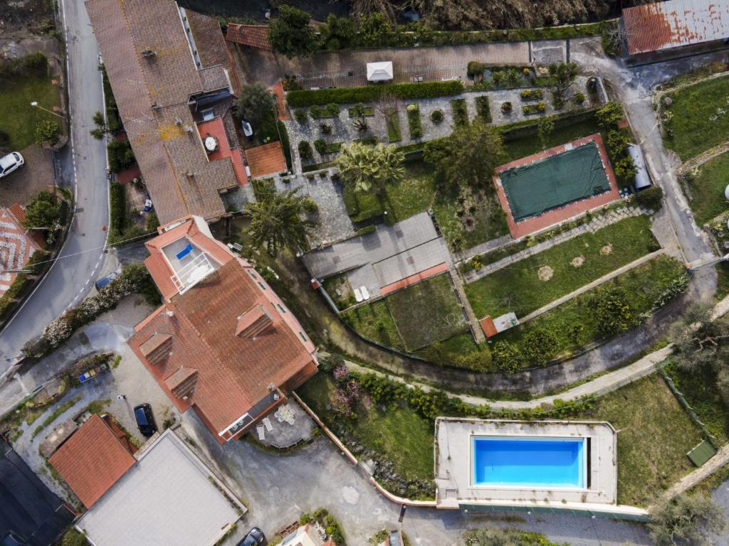 Bazén v ubytovaní Apartment La Colombera E by Interhome alebo v jeho blízkosti