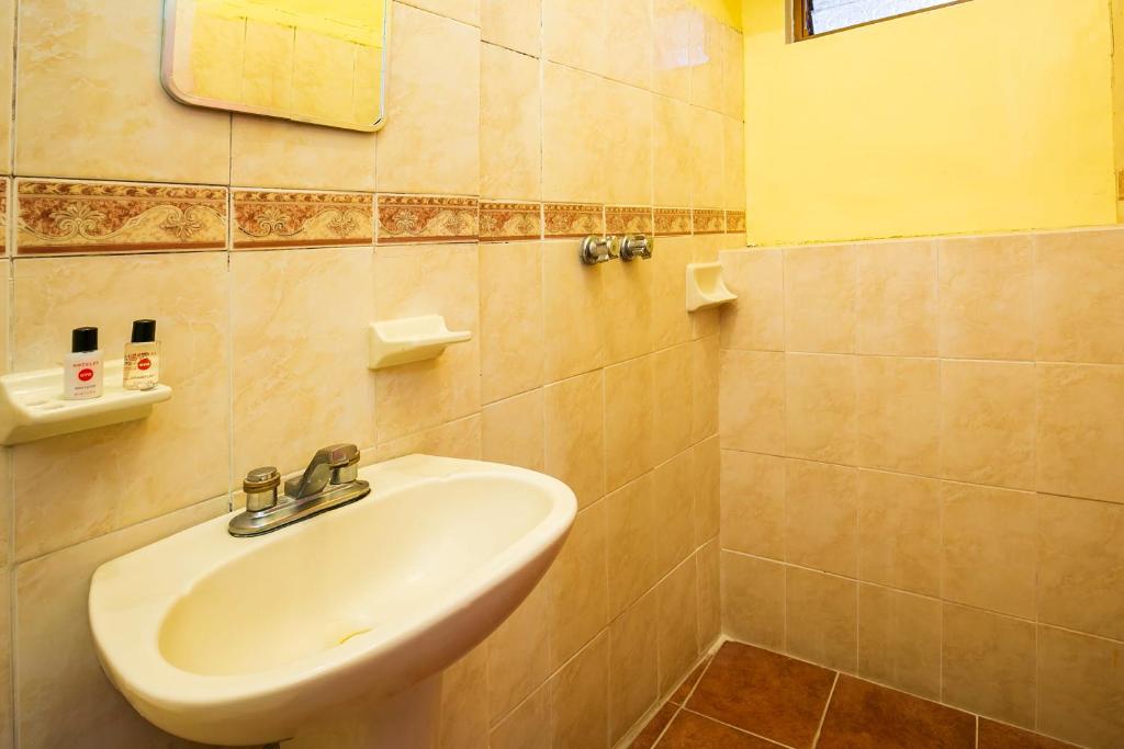 Koupelna v ubytování OYO Posada De Los Angeles, Pátzcuaro