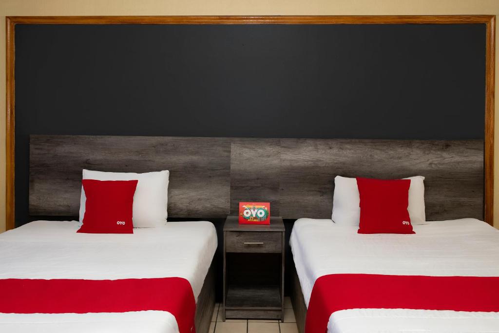 Postel nebo postele na pokoji v ubytování OYO Hotel Real Del Sur, Estadio Chihuahua