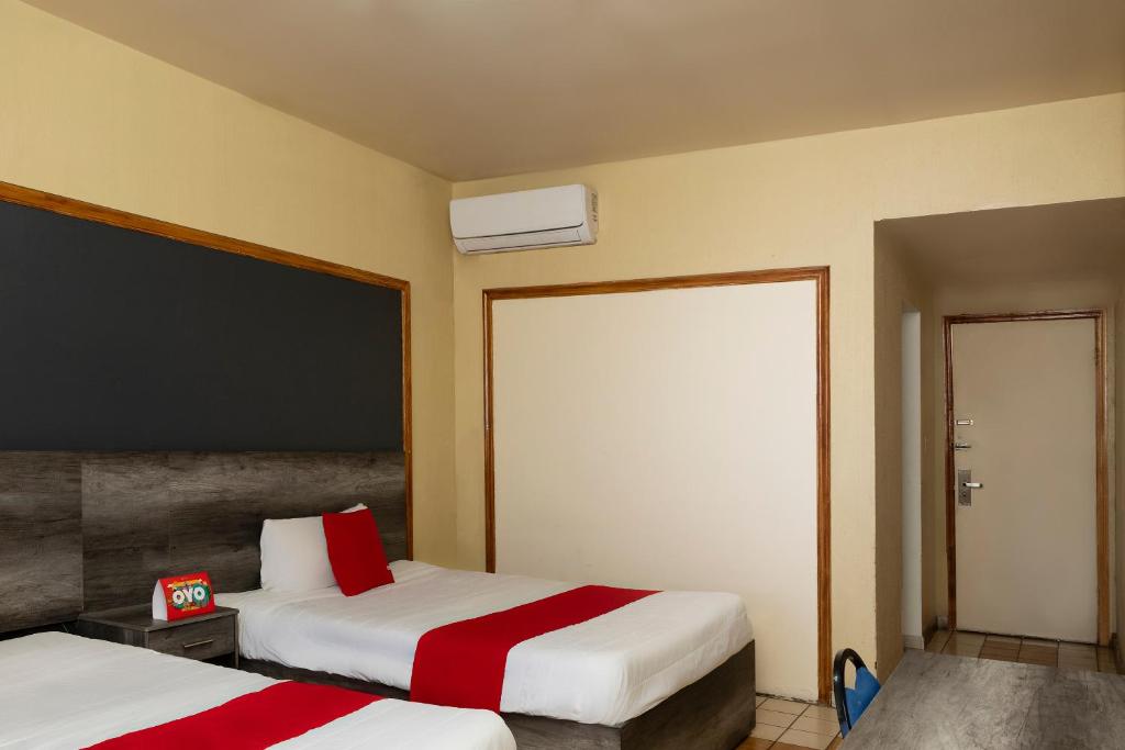 Postel nebo postele na pokoji v ubytování OYO Hotel Real Del Sur, Estadio Chihuahua