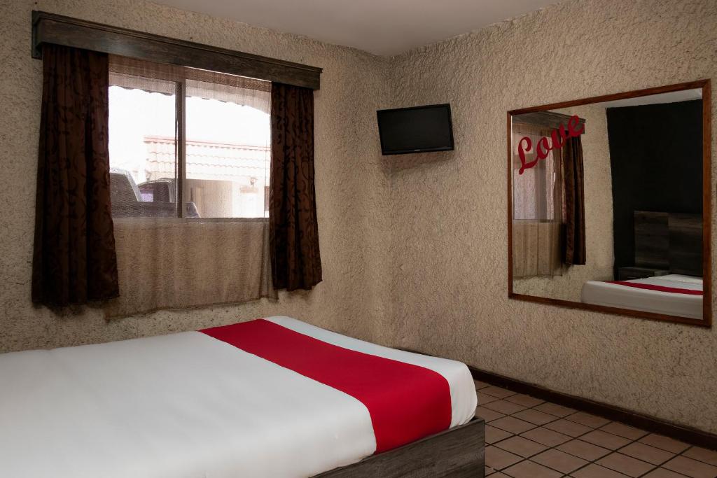 Postel nebo postele na pokoji v ubytování OYO Hotel Real Del Sur, Estadio Chihuahua