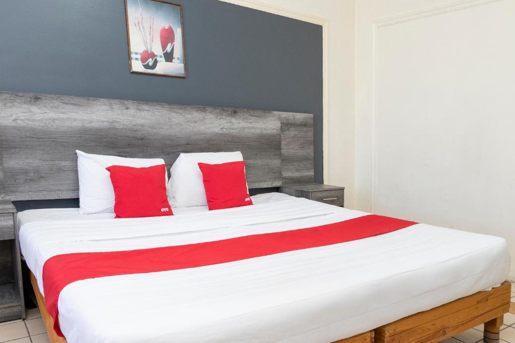 Postel nebo postele na pokoji v ubytování OYO Hotel Real Del Sur, Estadio Chihuahua