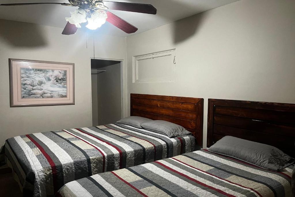 Postel nebo postele na pokoji v ubytování OYO Hotel Linda