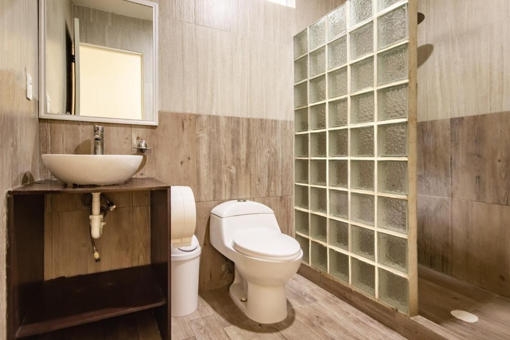 Koupelna v ubytování OYO Hotel Halley