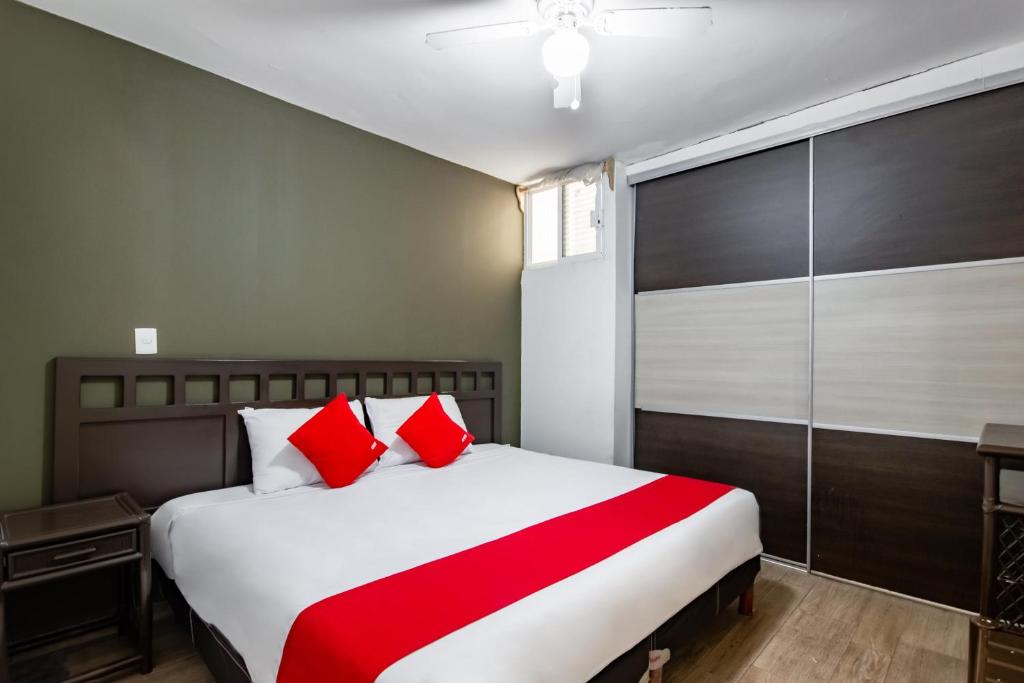 Postel nebo postele na pokoji v ubytování OYO Hotel Halley