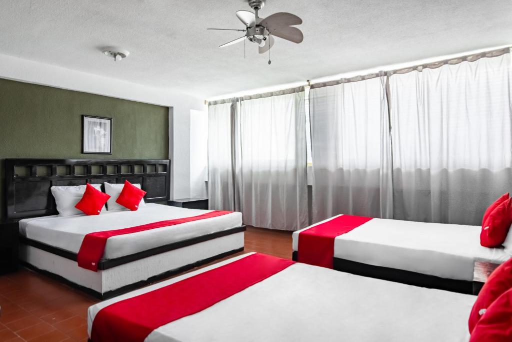Postel nebo postele na pokoji v ubytování OYO Hotel Halley