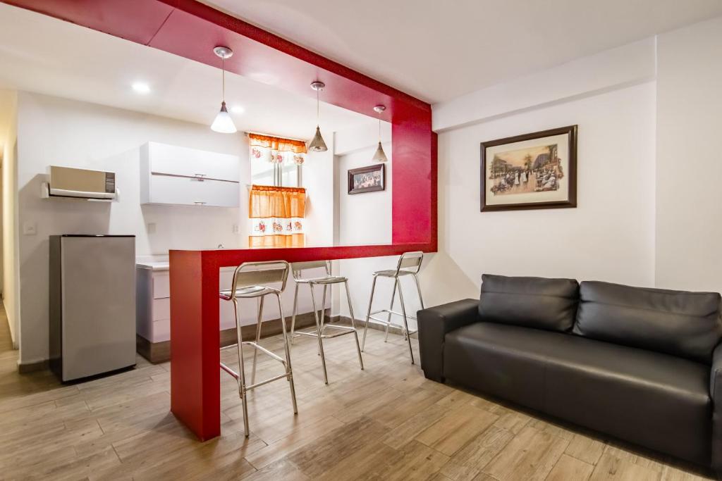 Kuchyň nebo kuchyňský kout v ubytování OYO Hotel Halley