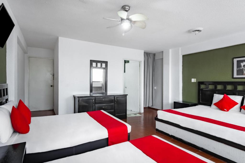 Postel nebo postele na pokoji v ubytování OYO Hotel Halley
