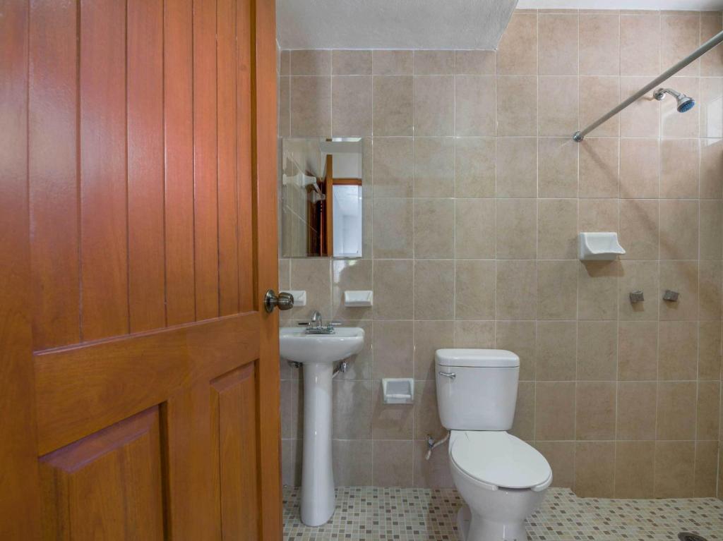 Koupelna v ubytování OYO Hotel Palma Real