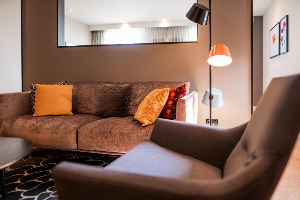 Uma área de estar em Golden Tulip Leiden Centre
