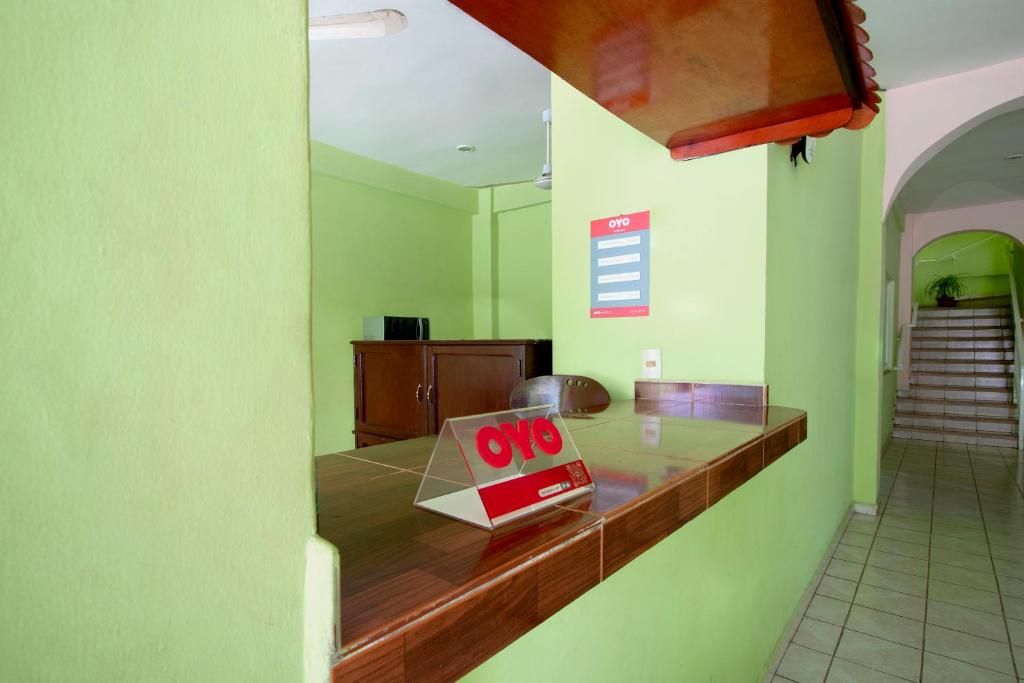 TV a/nebo společenská místnost v ubytování OYO Hotel Estacion,José Cardel,Parque Central Revolución