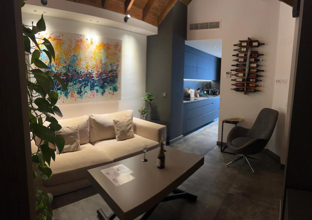 Część wypoczynkowa w obiekcie Komodo Gran Poder - Penthouse with Private Pool and Cozy twin bedroom central Apartment