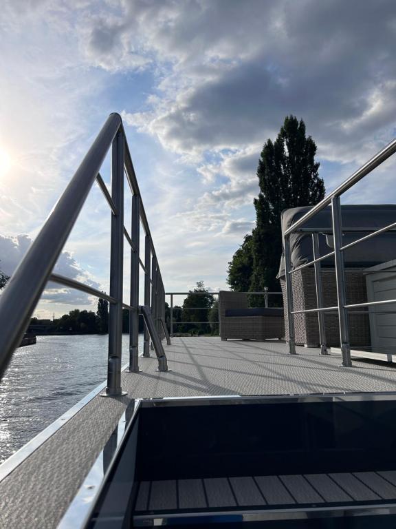 a bridge over a body of water at Nena Hausboot in Berlin