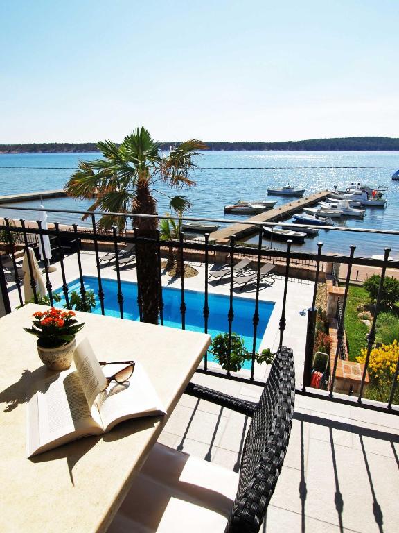 Two-Bedroom Apartment in Barbat IX