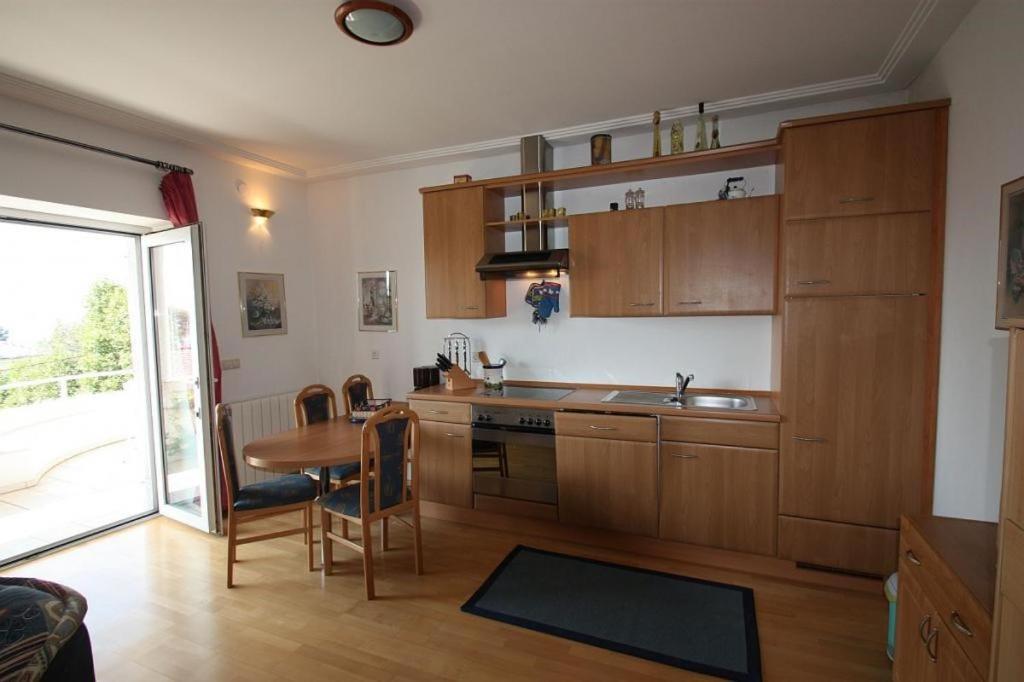Fotografie z fotogalerie ubytování Two-Bedroom Apartment in Crikvenica VI v destinaci Sopaljska