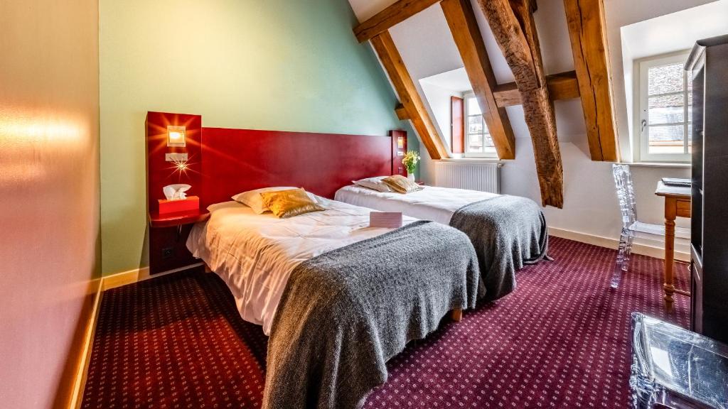 Postel nebo postele na pokoji v ubytování Hotel Relais De La Cote D'or