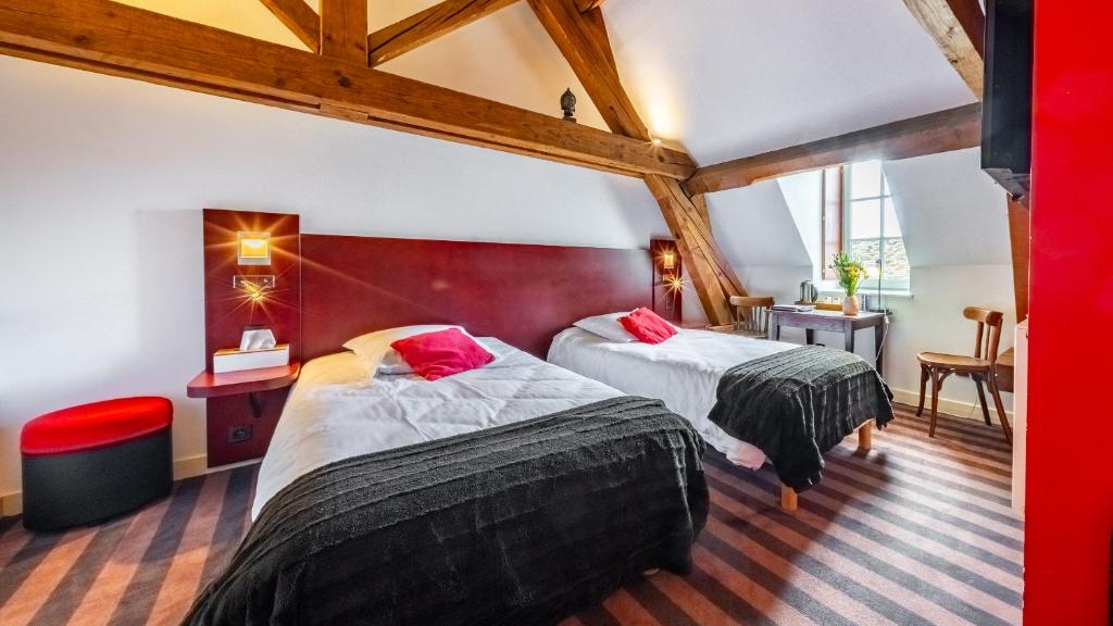 Postel nebo postele na pokoji v ubytování Hotel Relais De La Cote D'or