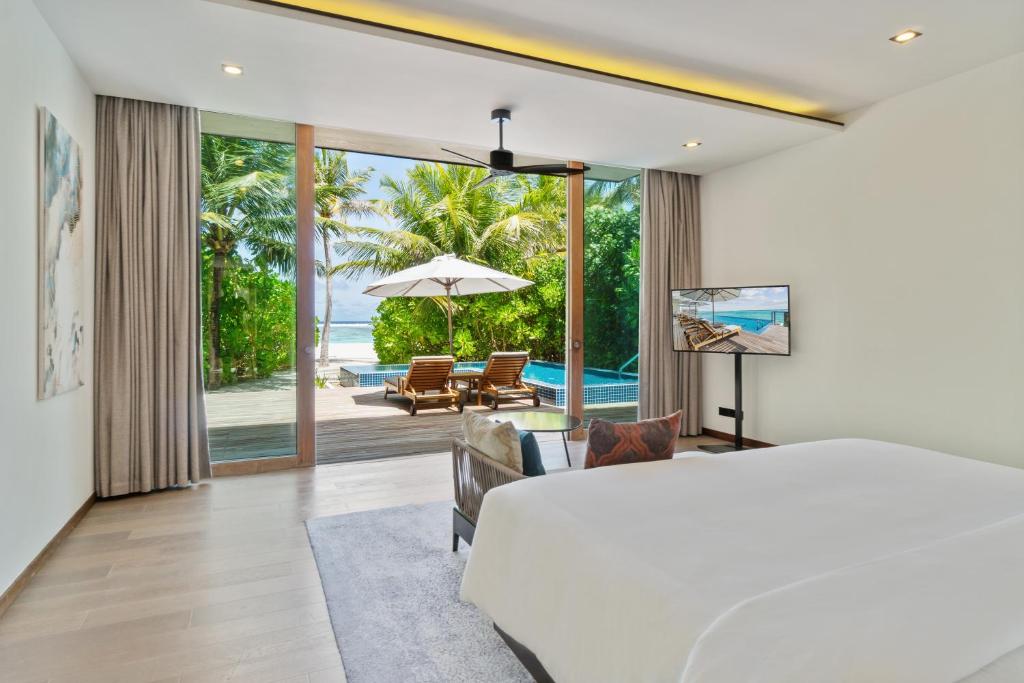 Postel nebo postele na pokoji v ubytování Radisson Blu Resort Maldives with 50 percent off on Sea Plane round trip 03 nights & above