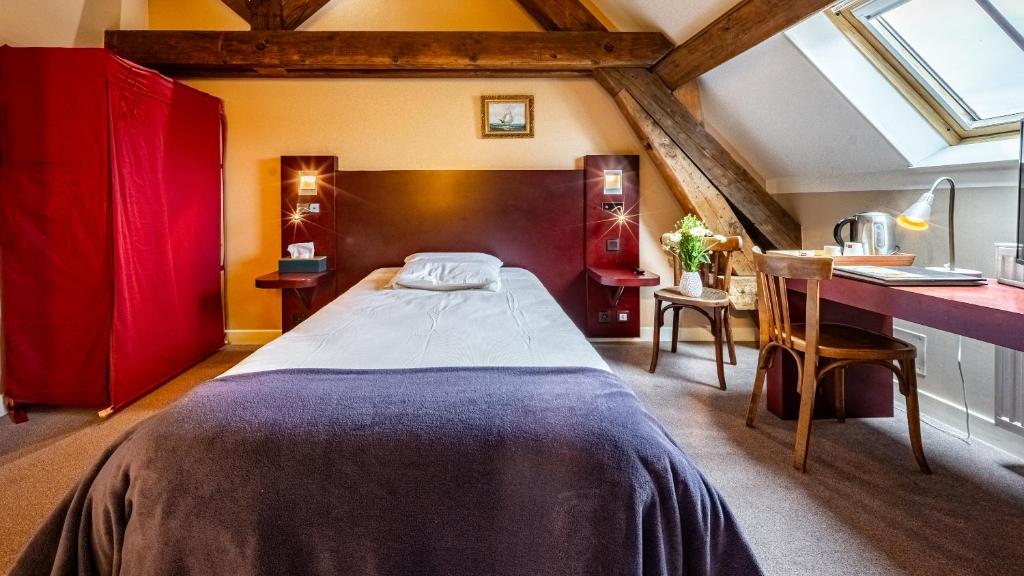 Postel nebo postele na pokoji v ubytování Hotel Relais De La Cote D'or