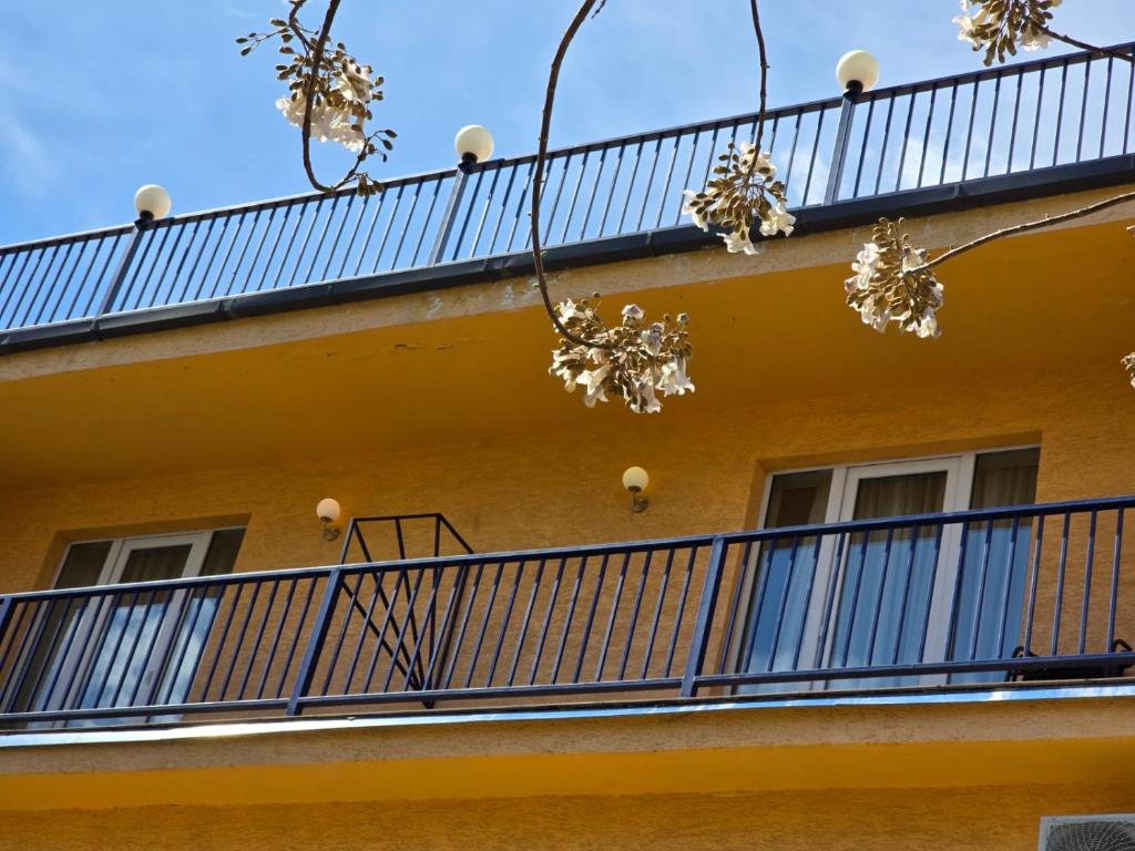 Balkón nebo terasa v ubytování Hotel Nutsa in old Tbilisi