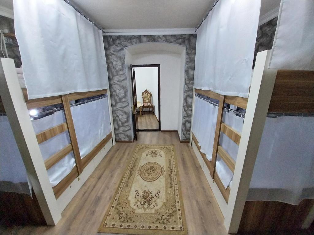 Postel nebo postele na pokoji v ubytování KING Hostel Center