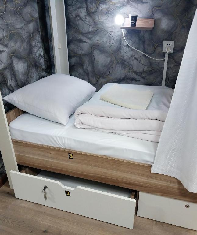 Postel nebo postele na pokoji v ubytování KING Hostel Center