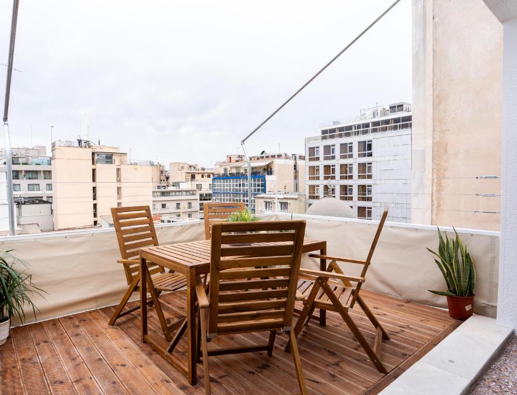 Balkón nebo terasa v ubytování The Athenian Penthouse in Syntagma Square