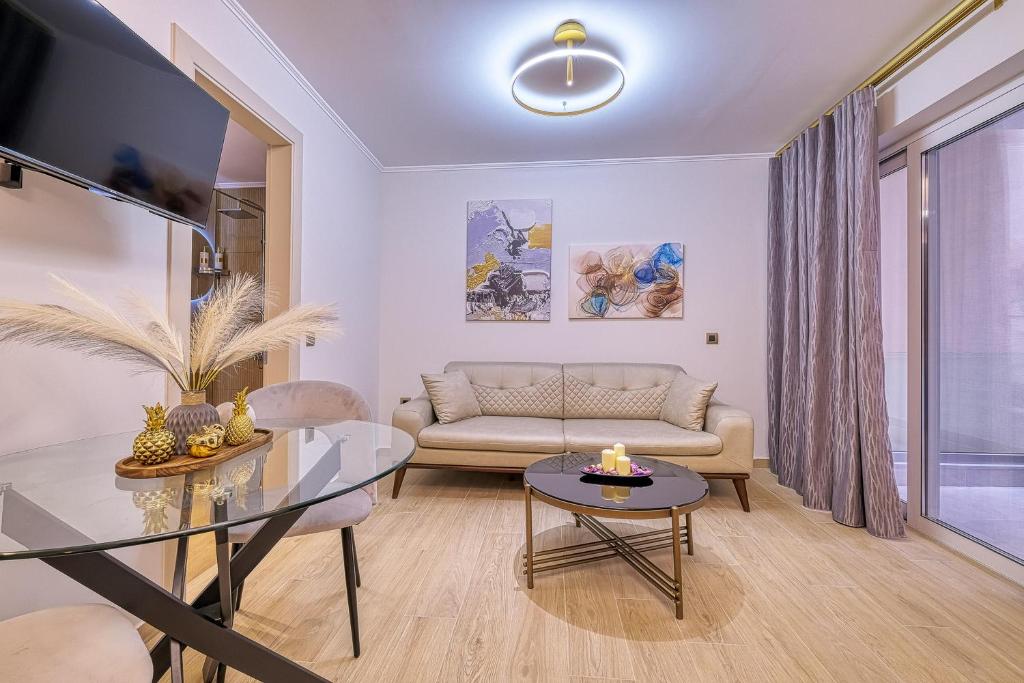 TV a/nebo společenská místnost v ubytování Nafplia Castle