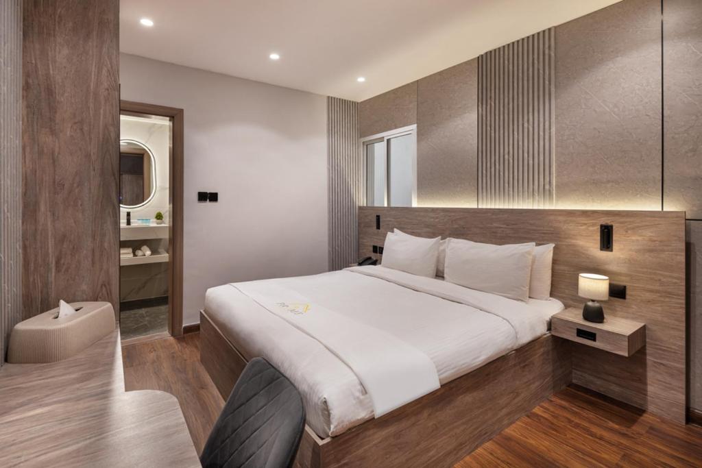 Postel nebo postele na pokoji v ubytování Regency Inn