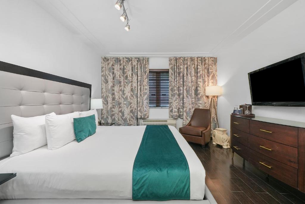 Riviera Suites - 