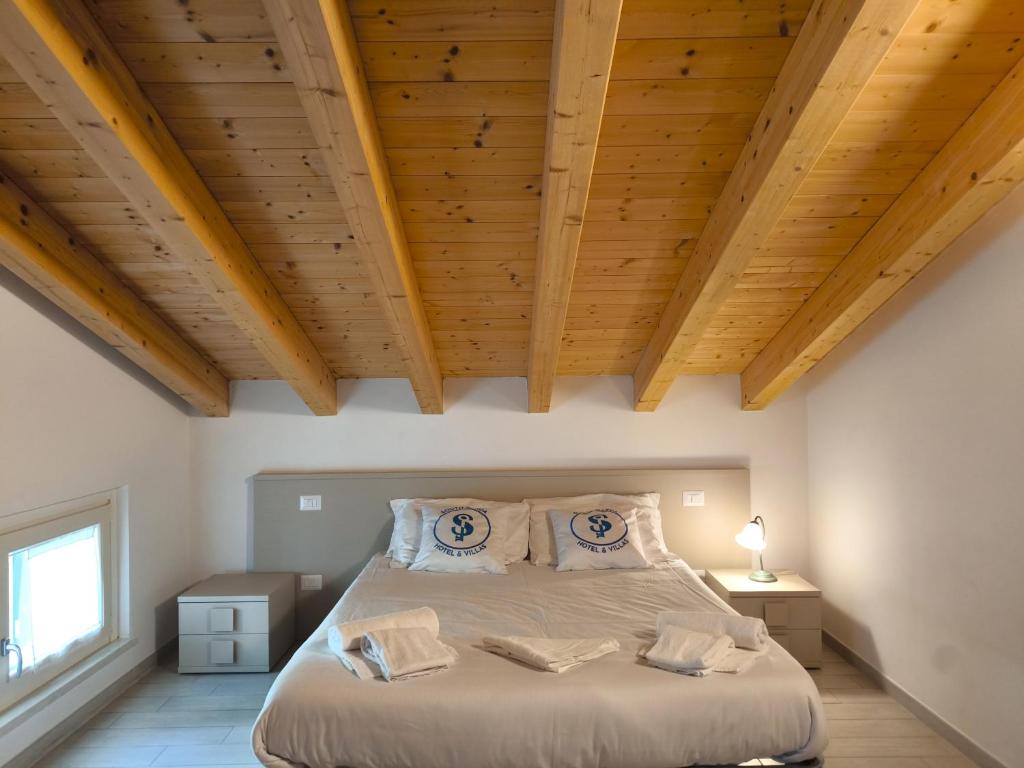Łóżko lub łóżka w pokoju w obiekcie Residenza Pastrengo